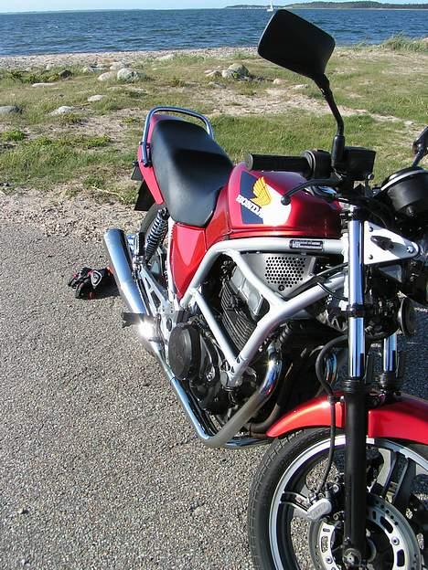 Honda CB 450 S - To gaffelbens-beskyttere blev også monteret så gaflen undgår stenslag - (20/5-07) billede 16