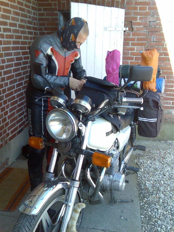 Honda CB 650 *SOLGT* - Der ER faktisk en Honda nedennunder :o) billede 4