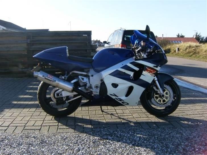 Suzuki GSX 750 Srad SOLGT billede 1