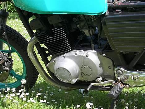 Suzuki GSX 400 (EX?) - Venstre side af cyklen er overhovedet ikke pudset billede 5