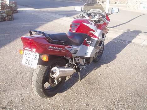 Honda CBR1000F billede 3