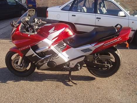 Honda CBR1000F billede 4