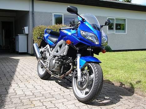 Suzuki SV650S K3 *Solgt* - Skråt forfra... billede 3