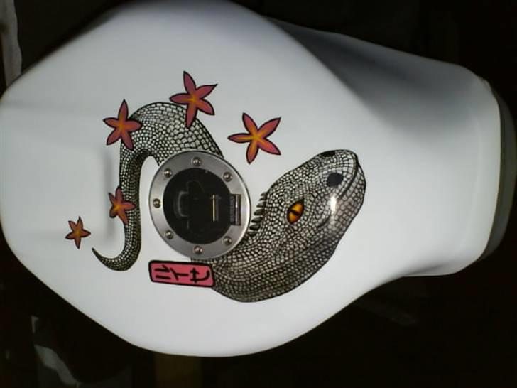 Suzuki GSX-R600 SOLGT - Den nye maling på tanken. 3. udgave billede 4