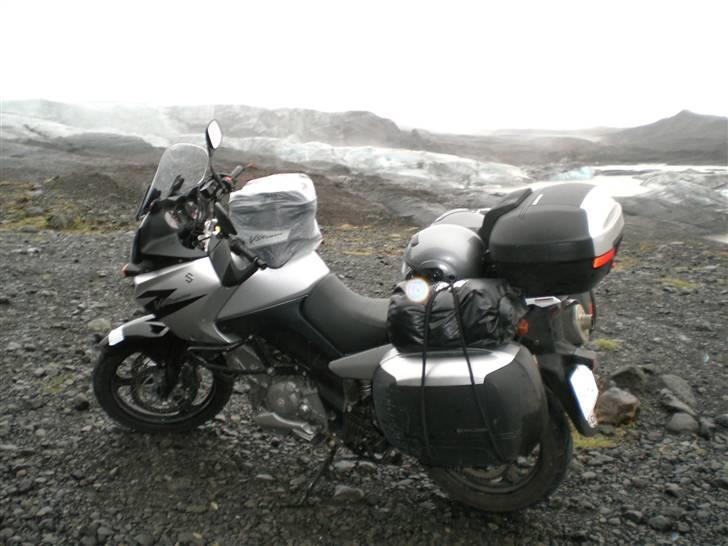 Suzuki DL 650 - På island, ved gletjer billede 1