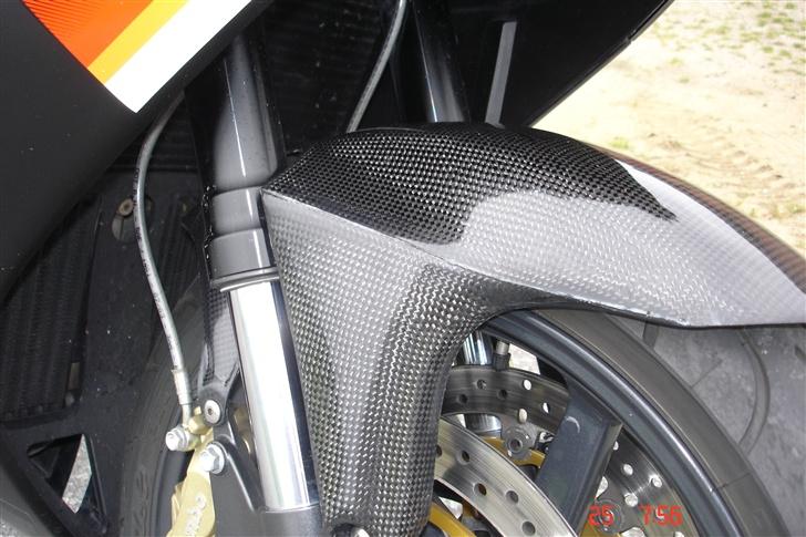 Aprilia RSV 1000 R (SOLGT)  - Carbon forskærm. billede 4