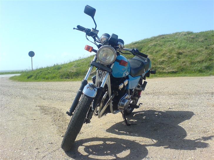 Suzuki Gsx 400F billede 3