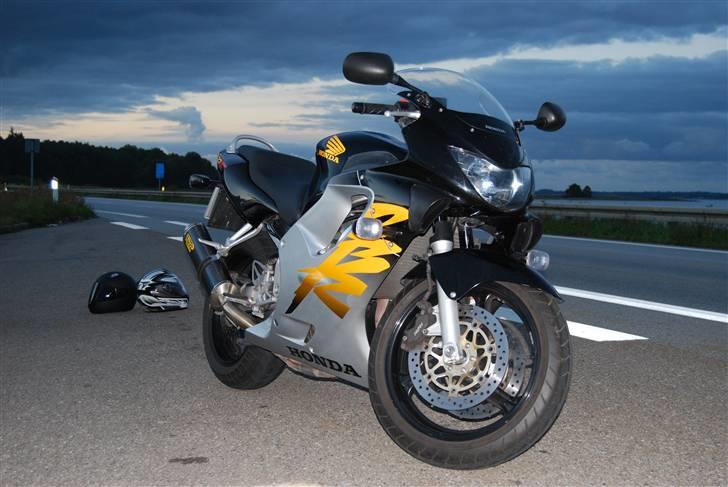 Honda cbr 600 f4 !SOLGT!  billede 3