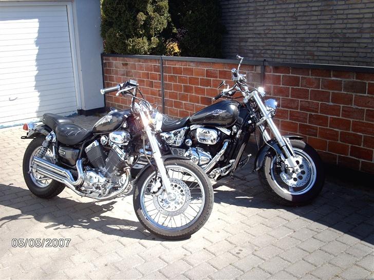 Suzuki vz 800 Marauder - Hjemme - med kærestens Virago 535 i forgrunden billede 2