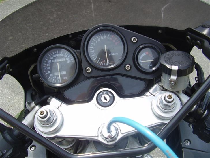 Suzuki gsx R 750 SOLGT billede 2