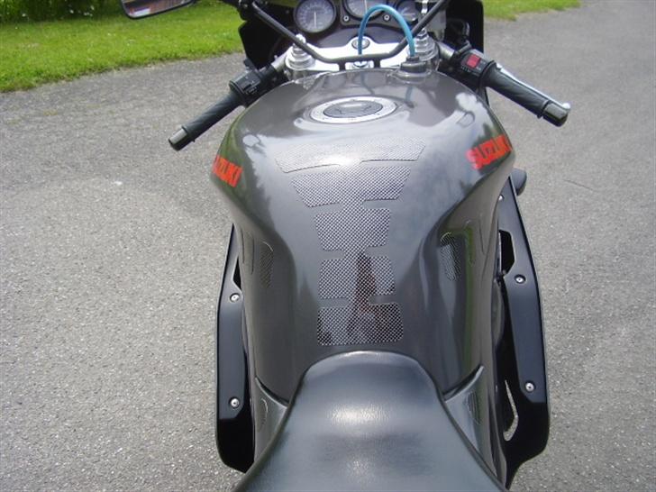 Suzuki gsx R 750 SOLGT billede 6