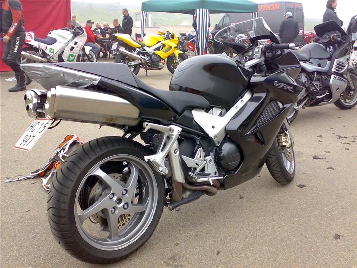 Honda VFR 800 A - Banedag på knutstorp billede 11