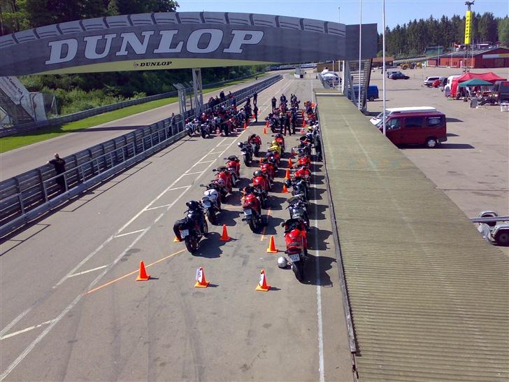 Honda VFR 800 A - Alle linet op til banedag på knutstorp billede 12