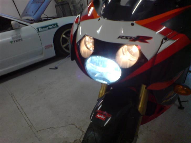 Aprilia RSV mille R **SOLGT** - Lys igennem den nye lygte billede 18