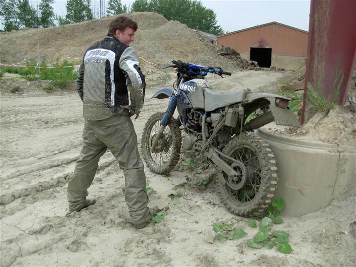 Yamaha tt 350 Solgt - lidt af en krig at komme opp af alt det mudder :P billede 4