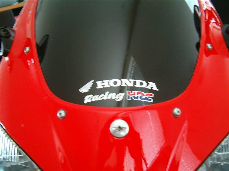 Honda SP1 (SOLGT!!) - Syntes mit kåbeglas var kedeligt. Så den blev lige malet sort og fik 3 x klarlak ;o) billede 5