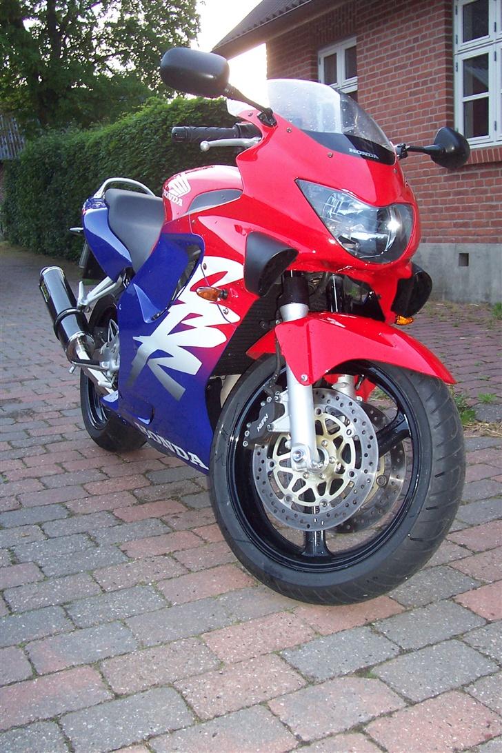 Honda CBR 600 F4 - Billeder af mc-er - Uploaded af Heinrich L