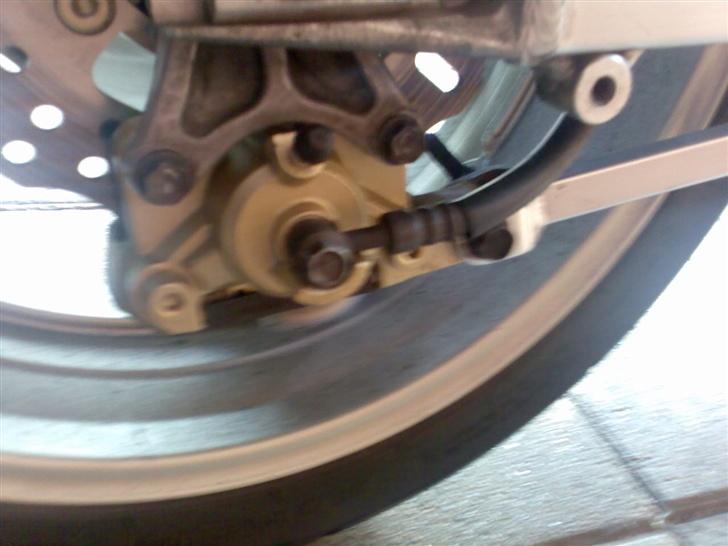 Suzuki TL1000S " SOLGT" - Det samme gælder bagbremsen billede 12