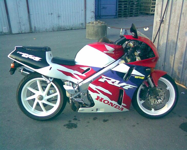 Honda RVF400R billede 17