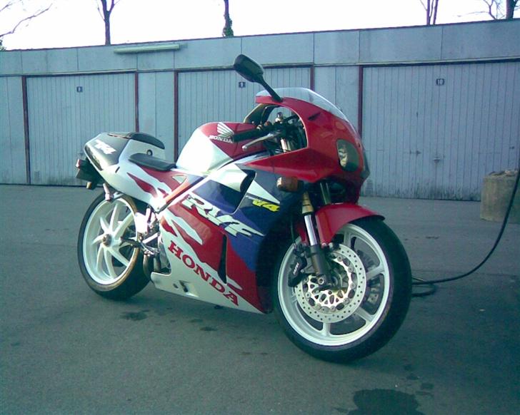 Honda RVF400R billede 19