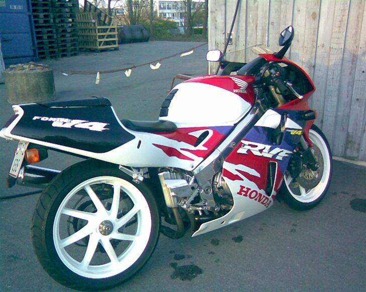 Honda RVF400R billede 20