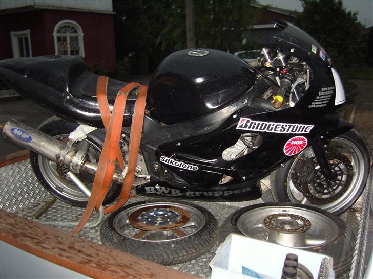 Triumph TT 600 BANEGED - Xtra fælg med regnvejrsdæk... billede 3