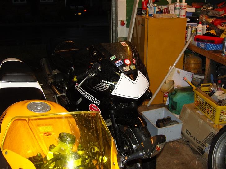 Triumph TT 600 BANEGED - I sit nye hjem.... Her i godt selskab med FIREBLADEN billede 6