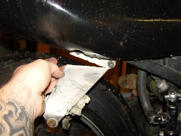 Triumph TT 600 BANEGED - Potte holderen skal vist samme vej som potten:-( billede 14