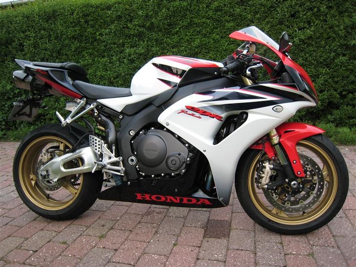 Honda ***SOLGT*** CBR1000RR Tricolor - Damn, i love my bike! :) billede 1