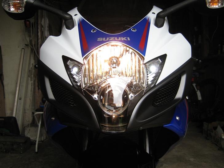 Suzuki GSX 750 R (solgt) - Her ses de nye 10mm Xenon positionslysdioder billede 12