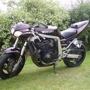Suzuki gsxr 750 streetfighter