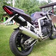Suzuki gsxr 750 streetfighter