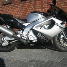 Yamaha yzf 1000 r thunderace