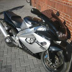 Yamaha yzf 1000 r thunderace