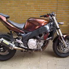 Yamaha fzr "StreetFighter" SOLGT