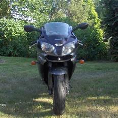 Kawasaki ZX9R - Totalskadet