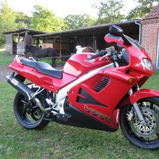 Honda VFR750F - RC36/2