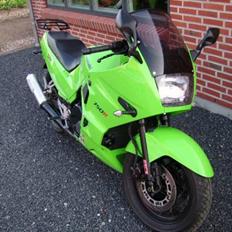 Kawasaki GPX 750 R