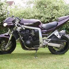 Suzuki gsxr 750 streetfighter