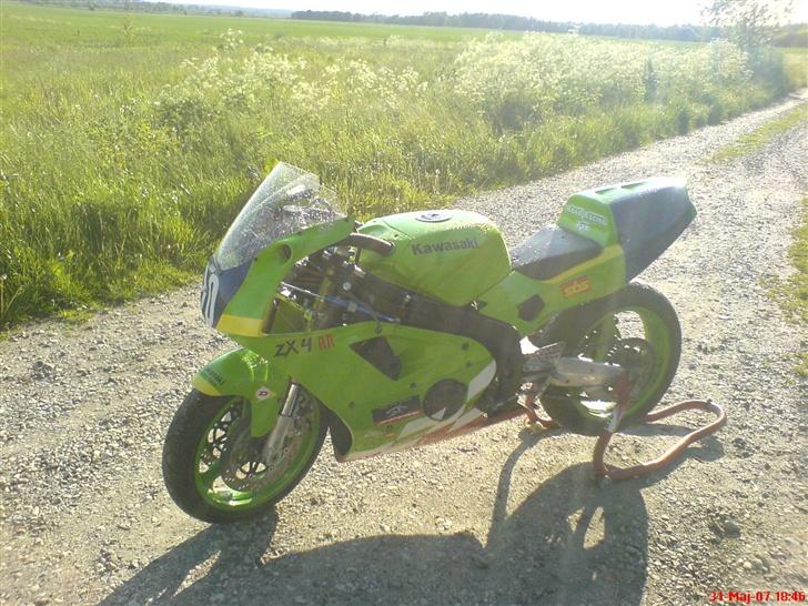 Kawasaki zxr 400 billede 4