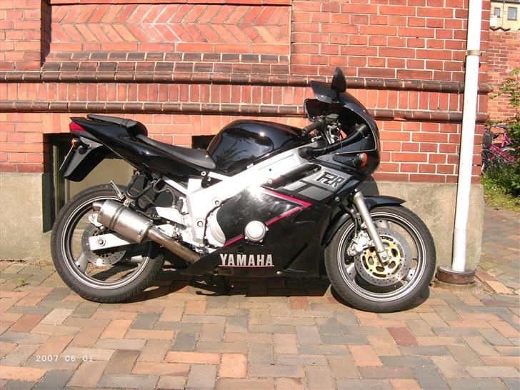 Yamaha FZR 600 - R6 SOLGT billede 1