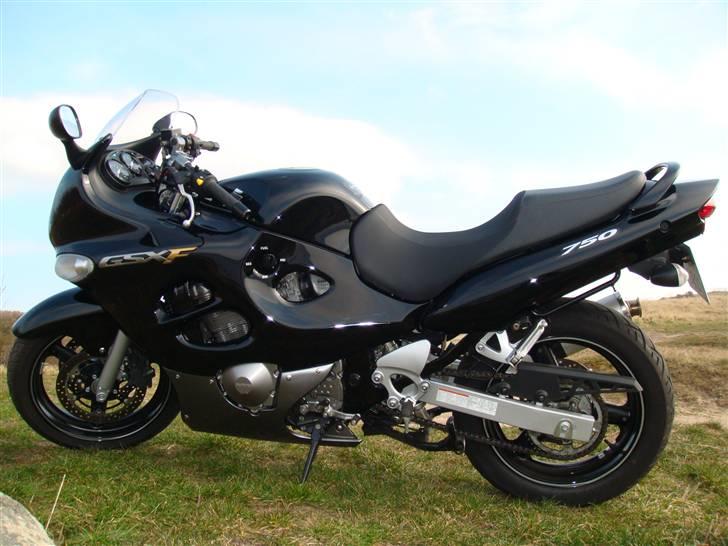 Suzuki gsx 750 f(solgt) - close up billede 11