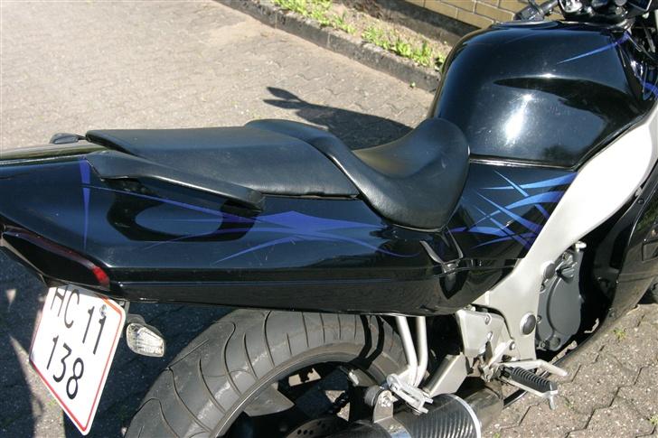 Suzuki RF 600 R *SOLGT* billede 4