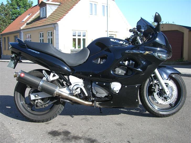 Suzuki gsx 750 f billede 1