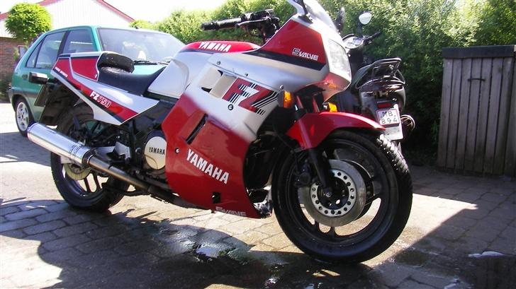 Yamaha FZ 750 billede 1