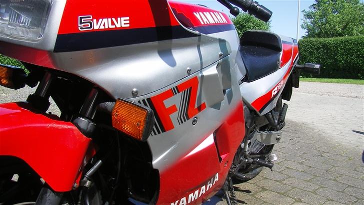 Yamaha FZ 750 billede 3