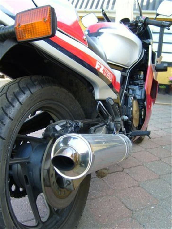 Yamaha FZ 750 billede 5