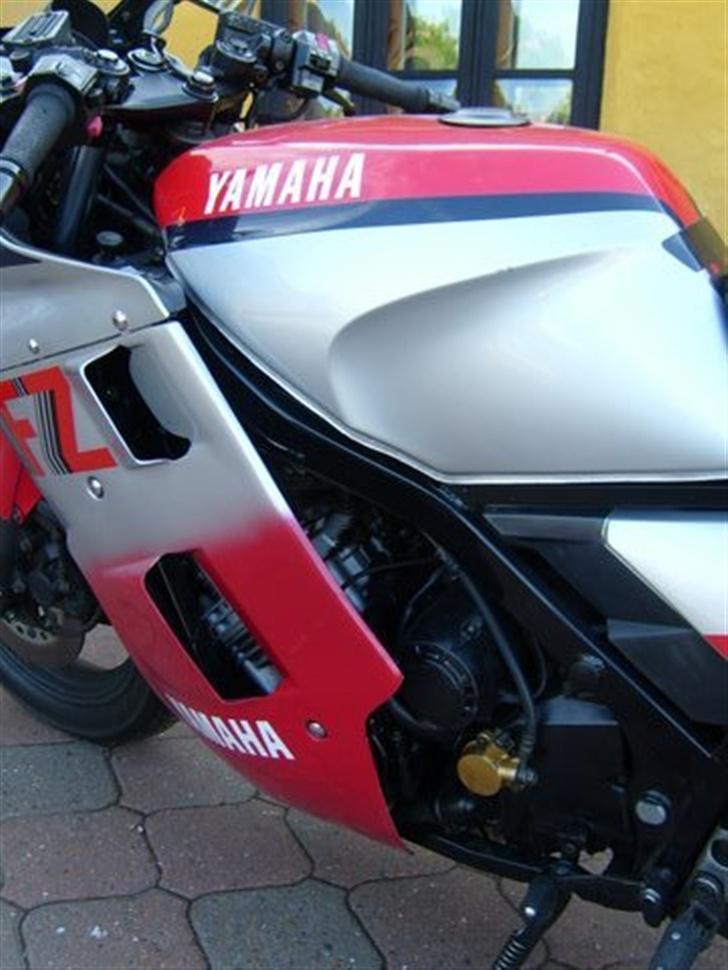 Yamaha FZ 750 billede 6