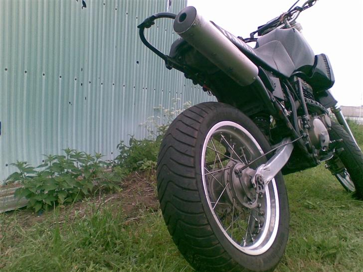 Yamaha XT 350 - Lige lovligt bredt bagdæk... kæden kører mod dækket ;) billede 5