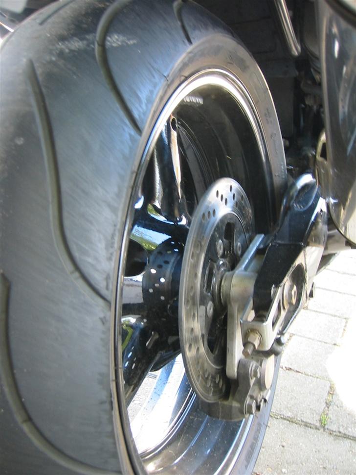 Suzuki RF 900 R "solgt - R.I.P" - 4-5 gummi er "trukket", da jeg prøvede at redde den anden udskridning. Det gik desværre ikke... billede 16